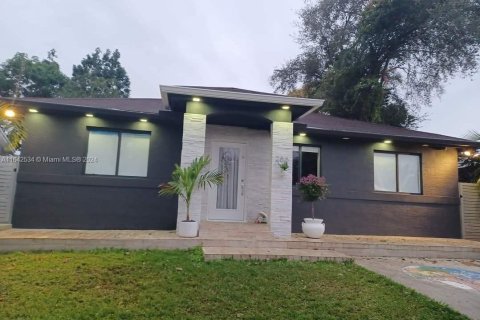 Casa en venta en Miami, Florida, 3 dormitorios, 123.56 m2 № 1324594 - foto 2