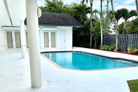 House in Miami, Florida 4 bedrooms, 223.15 sq.m. № 1324587 - photo 7