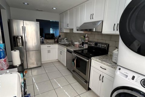 Condominio en venta en Pembroke Pines, Florida, 2 dormitorios, 117.43 m2 № 716579 - foto 2