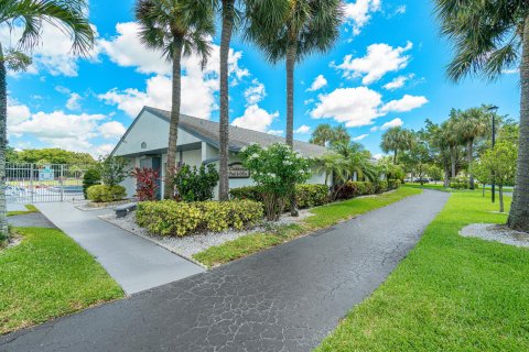 Villa ou maison à vendre à West Palm Beach, Floride: 2 chambres, 127.28 m2 № 1159904 - photo 8