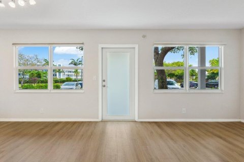 Condominio en venta en Deerfield Beach, Florida, 2 dormitorios, 92.9 m2 № 1159906 - foto 1