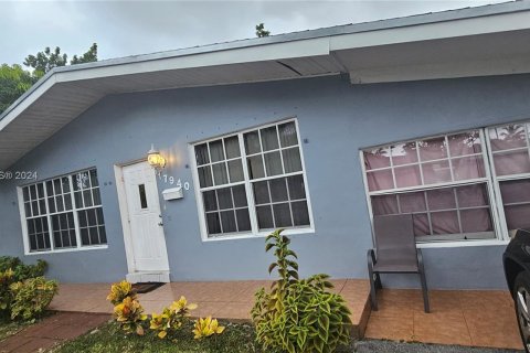 House in Miami, Florida 3 bedrooms, 149.67 sq.m. № 1348301 - photo 1