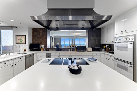 Condominio en venta en Miami Beach, Florida, 3 dormitorios, 426.42 m2 № 1348303 - foto 12