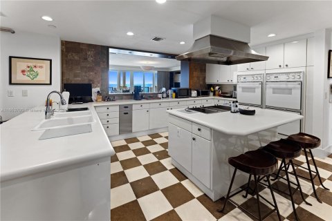 Condominio en venta en Miami Beach, Florida, 3 dormitorios, 426.42 m2 № 1348303 - foto 11