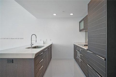 Condo in Miami, Florida, 1 bedroom  № 1092530 - photo 15