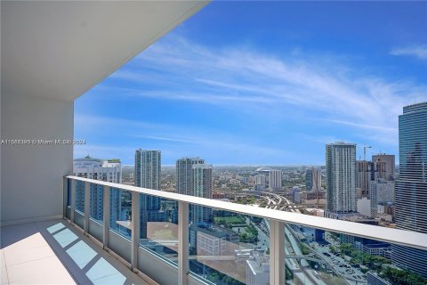 Condo in Miami, Florida, 1 bedroom  № 1092530 - photo 1