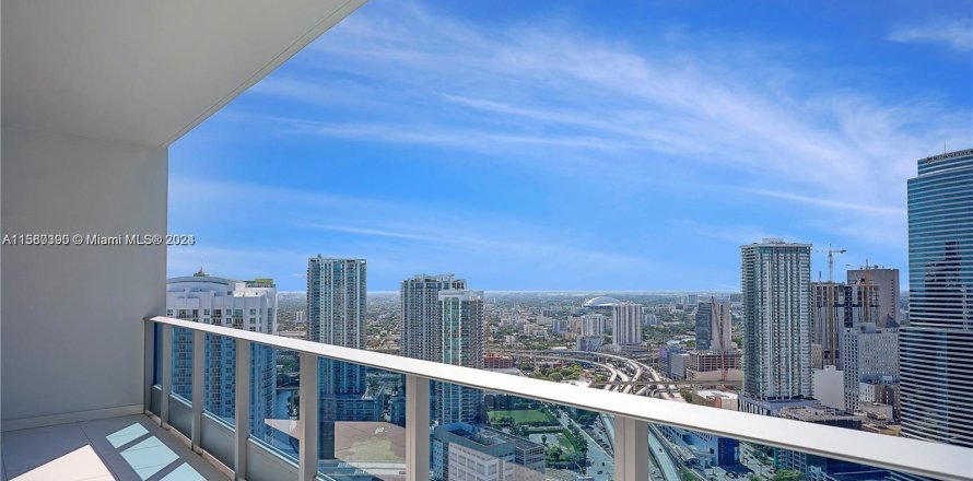 Condominio en Miami, Florida, 1 dormitorio  № 1092530