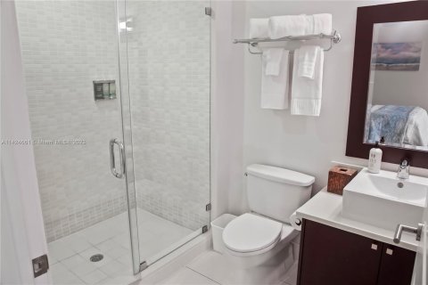 Condominio en venta en Doral, Florida, 3 dormitorios, 192.31 m2 № 640479 - foto 15