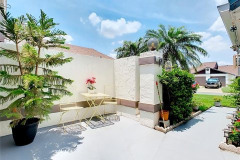 Adosado en venta en Kissimmee, Florida, 3 dormitorios, 136.66 m2 № 1299296 - foto 14