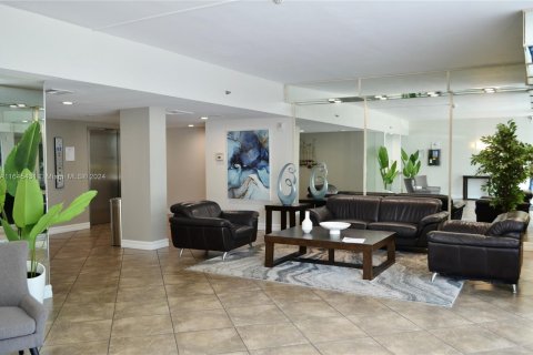 Condominio en venta en North Miami Beach, Florida, 1 dormitorio, 91.97 m2 № 1331330 - foto 17