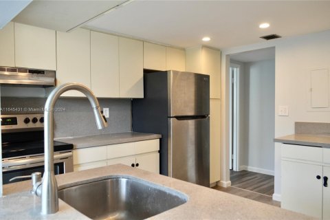 Condo in North Miami Beach, Florida, 1 bedroom  № 1331330 - photo 6