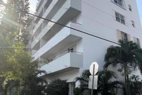 Condominio en alquiler en Miami Beach, Florida, 1 dormitorio, 73.02 m2 № 1345410 - foto 1