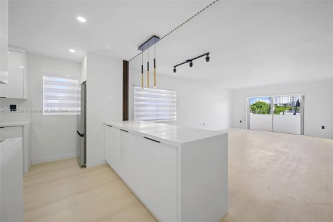 Condominio en alquiler en Miami Beach, Florida, 1 dormitorio, 73.02 m2 № 1345410 - foto 4