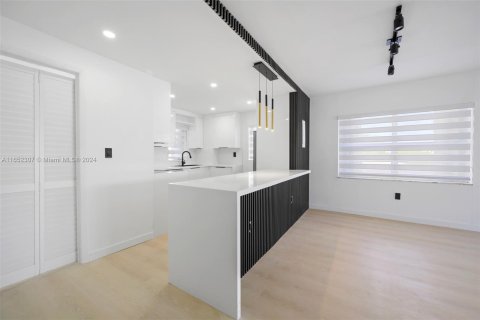 Condominio en alquiler en Miami Beach, Florida, 1 dormitorio, 73.02 m2 № 1345410 - foto 5