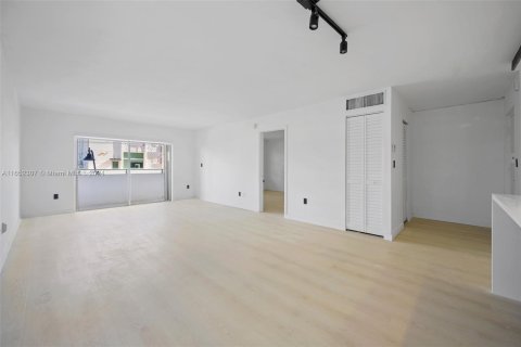 Condominio en alquiler en Miami Beach, Florida, 1 dormitorio, 73.02 m2 № 1345410 - foto 3