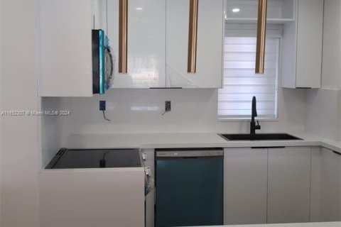 Condominio en alquiler en Miami Beach, Florida, 1 dormitorio, 73.02 m2 № 1345410 - foto 2