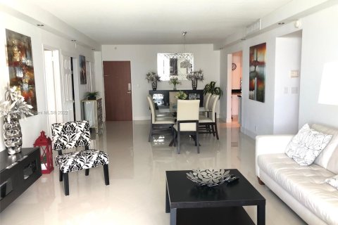 Copropriété à louer à Hollywood, Floride: 2 chambres, 125.88 m2 № 123468 - photo 3