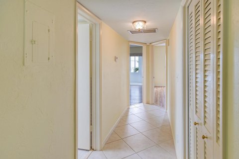 Condo in Lake Worth, Florida, 2 bedrooms  № 938869 - photo 11