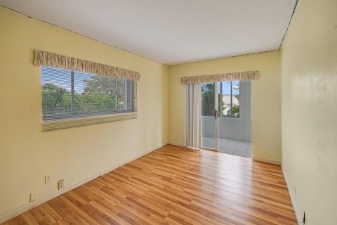 Condo in Lake Worth, Florida, 2 bedrooms  № 938869 - photo 7