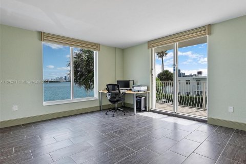 Copropriété à vendre à Bay Harbor Islands, Floride: 2 chambres, 123.56 m2 № 1141773 - photo 19