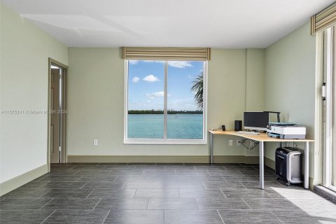Copropriété à vendre à Bay Harbor Islands, Floride: 2 chambres, 123.56 m2 № 1141773 - photo 21