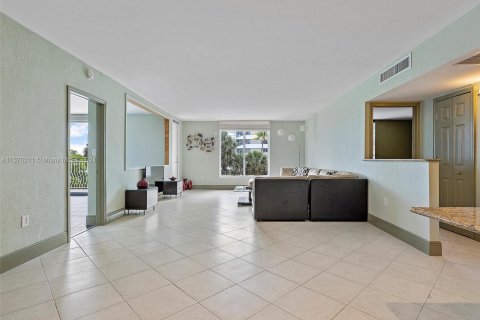 Copropriété à vendre à Bay Harbor Islands, Floride: 2 chambres, 123.56 m2 № 1141773 - photo 1