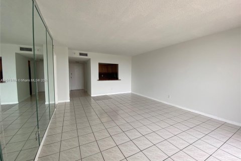 Condominio en venta en North Miami, Florida, 1 dormitorio, 68.75 m2 № 963533 - foto 6