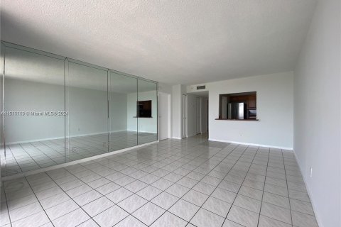 Condominio en venta en North Miami, Florida, 1 dormitorio, 68.75 m2 № 963533 - foto 7