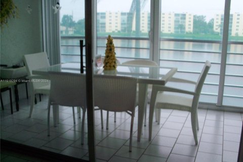 Condominio en venta en Dania Beach, Florida, 2 dormitorios, 110.55 m2 № 963489 - foto 18