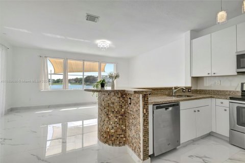 Townhouse in Doral, Florida 3 bedrooms, 193.24 sq.m. № 1081292 - photo 30