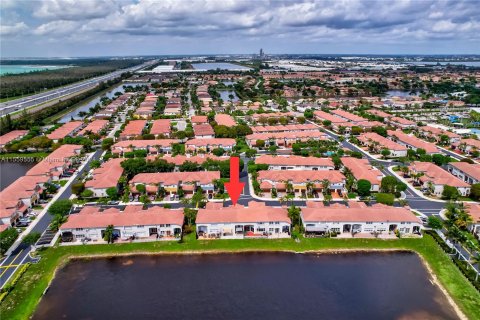 Townhouse in Doral, Florida 3 bedrooms, 193.24 sq.m. № 1081292 - photo 4
