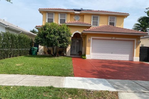 Casa en venta en Miami Lakes, Florida, 4 dormitorios, 253.81 m2 № 1081248 - foto 2