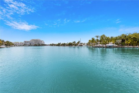 Condominio en venta en Miami Beach, Florida, 1 dormitorio, 69.68 m2 № 1315901 - foto 2