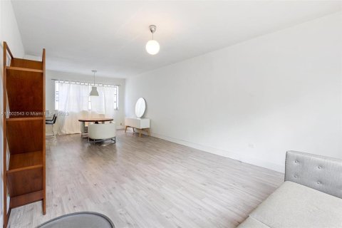 Condo in Miami Beach, Florida, 1 bedroom  № 1315901 - photo 9