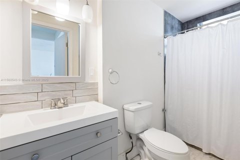 Condo in Miami Beach, Florida, 1 bedroom  № 1315901 - photo 6