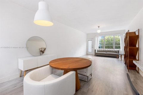 Condominio en venta en Miami Beach, Florida, 1 dormitorio, 69.68 m2 № 1315901 - foto 10