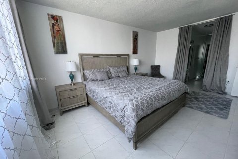 Condominio en venta en Sunny Isles Beach, Florida, 2 dormitorios, 125.42 m2 № 1228928 - foto 14