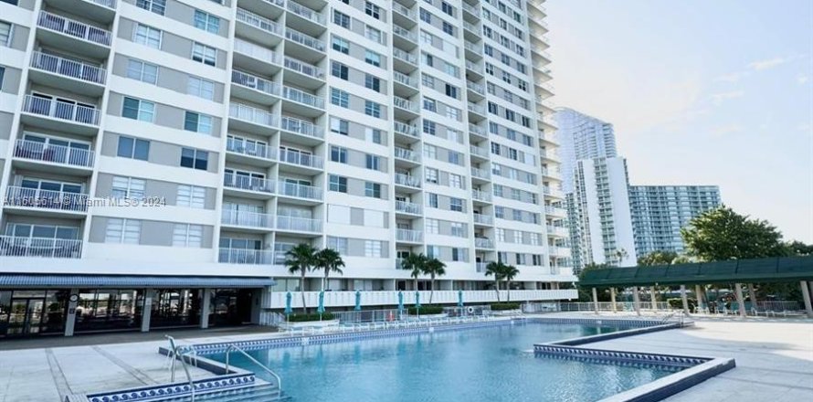 Condominio en Sunny Isles Beach, Florida, 2 dormitorios  № 1228928