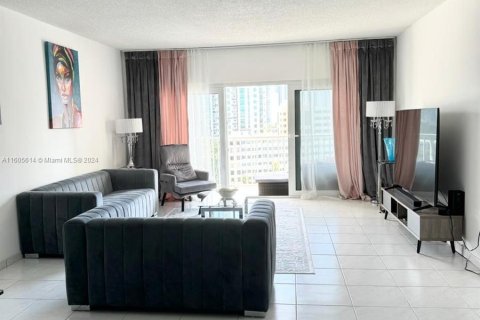 Condo in Sunny Isles Beach, Florida, 2 bedrooms  № 1228928 - photo 6