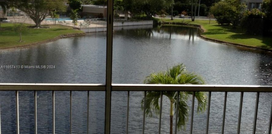 Condo in Tamarac, Florida, 2 bedrooms  № 1358670