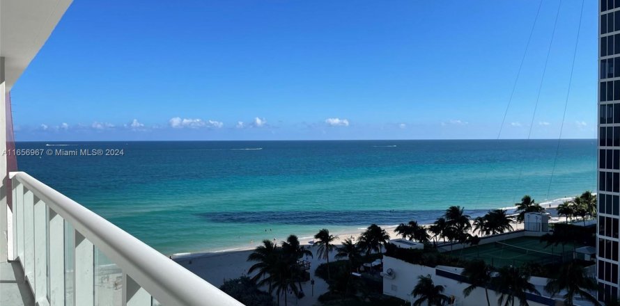 Estudio en el Condominio en Sunny Isles Beach, Florida  № 1358619