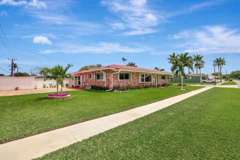 Villa ou maison à vendre à Dania Beach, Floride: 3 chambres, 223.43 m2 № 1118079 - photo 30
