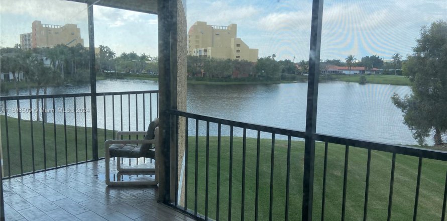 Condo in Weston, Florida, 2 bedrooms  № 1229990