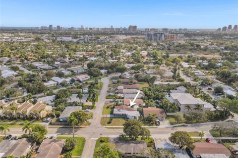 House in Oakland Park, Florida 4 bedrooms № 1232042 - photo 2