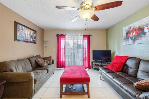 Condo in Pompano Beach, Florida, 1 bedroom  № 1009636 - photo 13