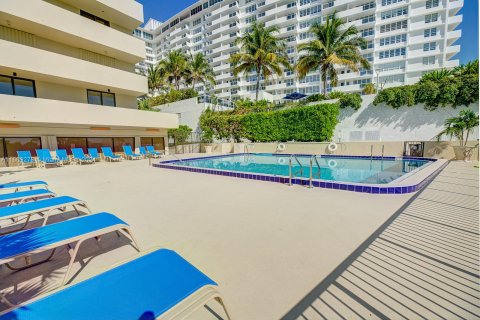 Condo in Miami Beach, Florida, 2 bedrooms  № 1400103 - photo 2