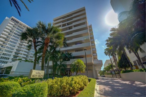 Condo in Miami Beach, Florida, 2 bedrooms  № 1400103 - photo 1