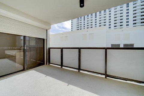 Condo in Miami Beach, Florida, 2 bedrooms  № 1400103 - photo 22