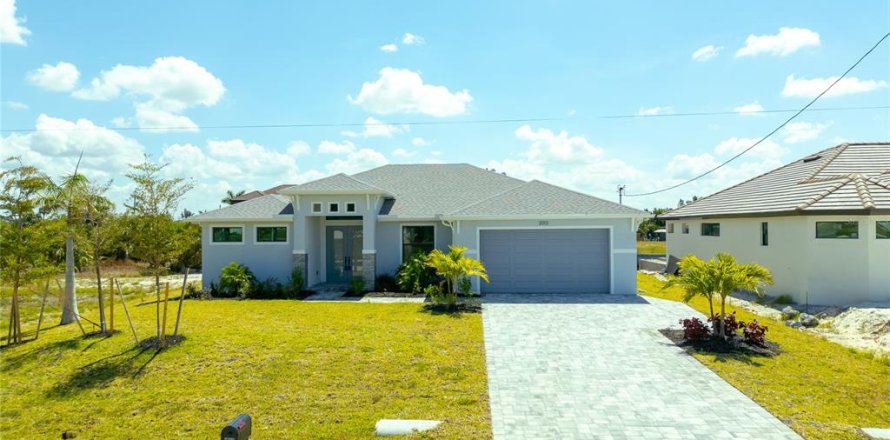 House in Cape Coral, Florida 3 bedrooms, 168.62 sq.m. № 1386797