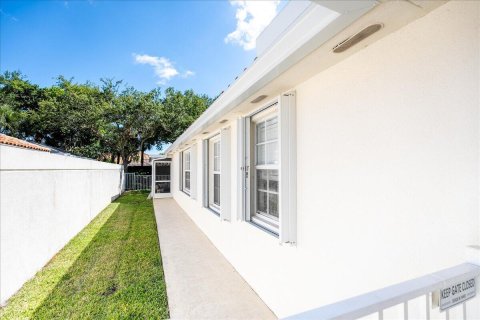 Casa en venta en Palm City, Florida, 2 dormitorios, 156.08 m2 № 1154661 - foto 3